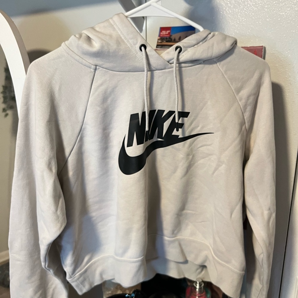 Cropped Nike hoodie